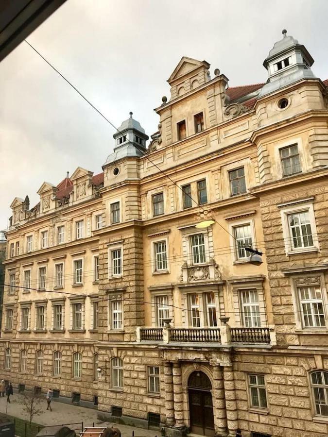 New Appartment-Studio Іn The Center Of Lviv Exterior foto